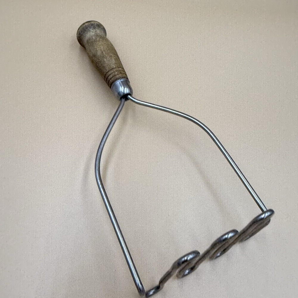 Vintage Potato Masher Wooden Handle Country Kitchen Primitive Cottagecore - Picture 2 of 5
